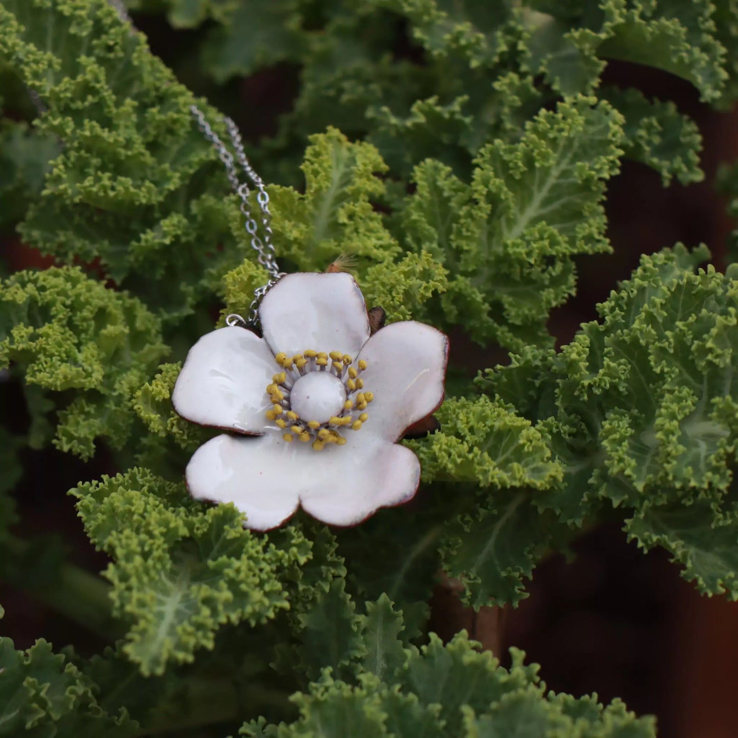 Florales Schmuckstück – Rosenanhänger Weiß „Marianne“