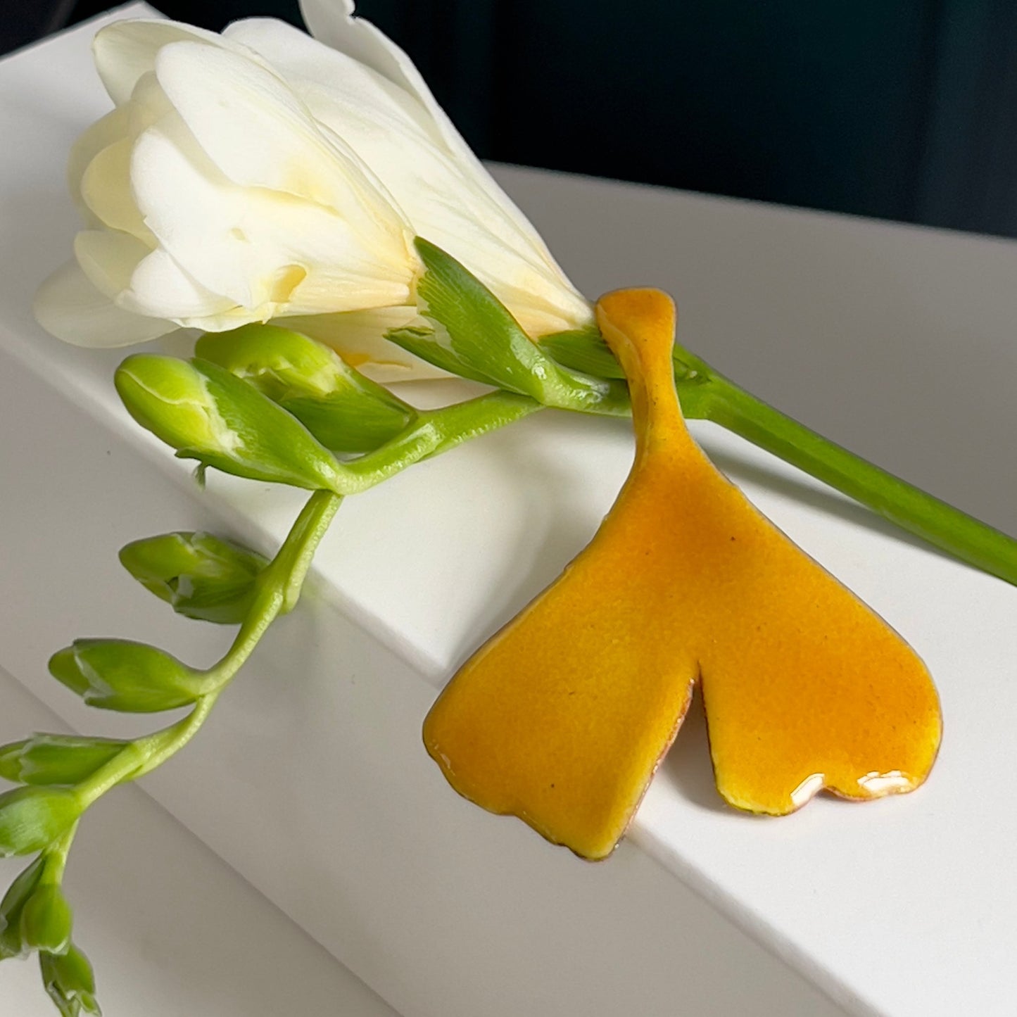 Ginkgo-Blatt-Anhänger gelb – Stärke und Eleganz