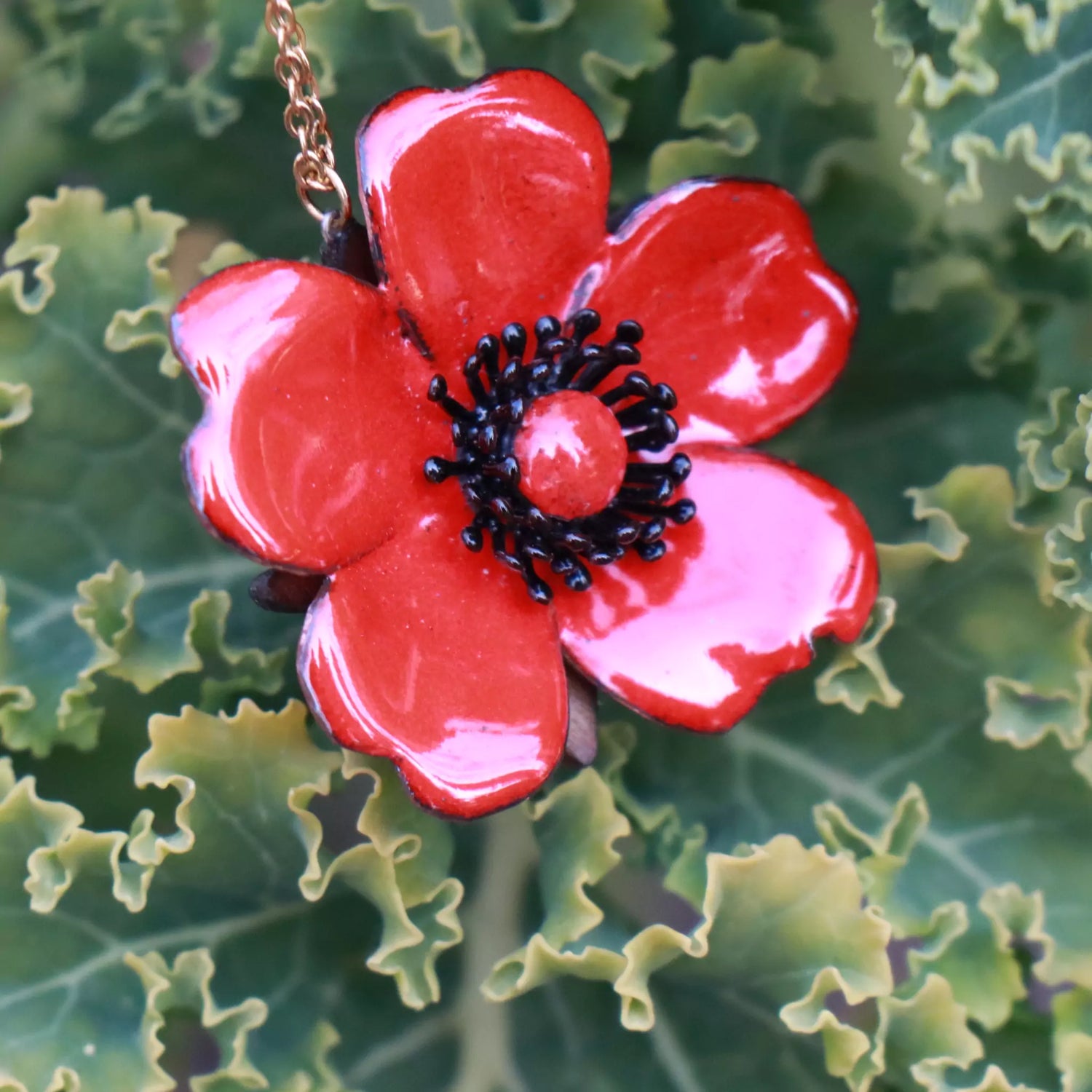 Eine Rose emailliert, Rosenanhänger handgefertigt