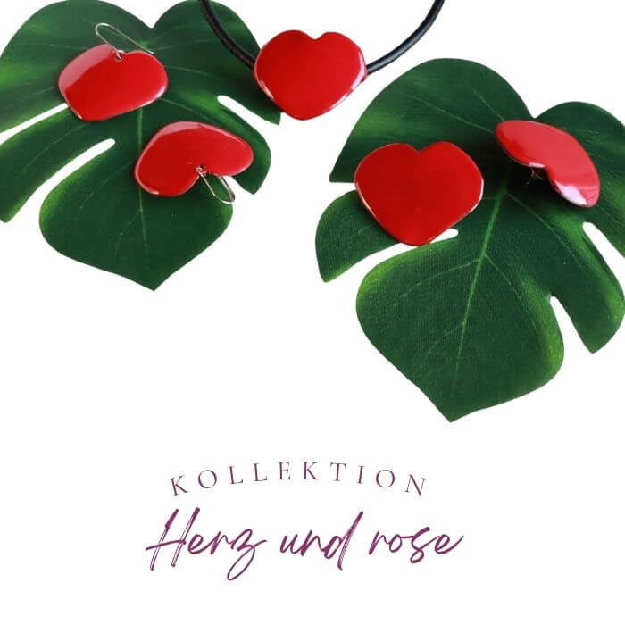 Anhänger mit Lederkordel, Ohrringe und Ohrstecker aus herzförmigen Rosenblütenblättern