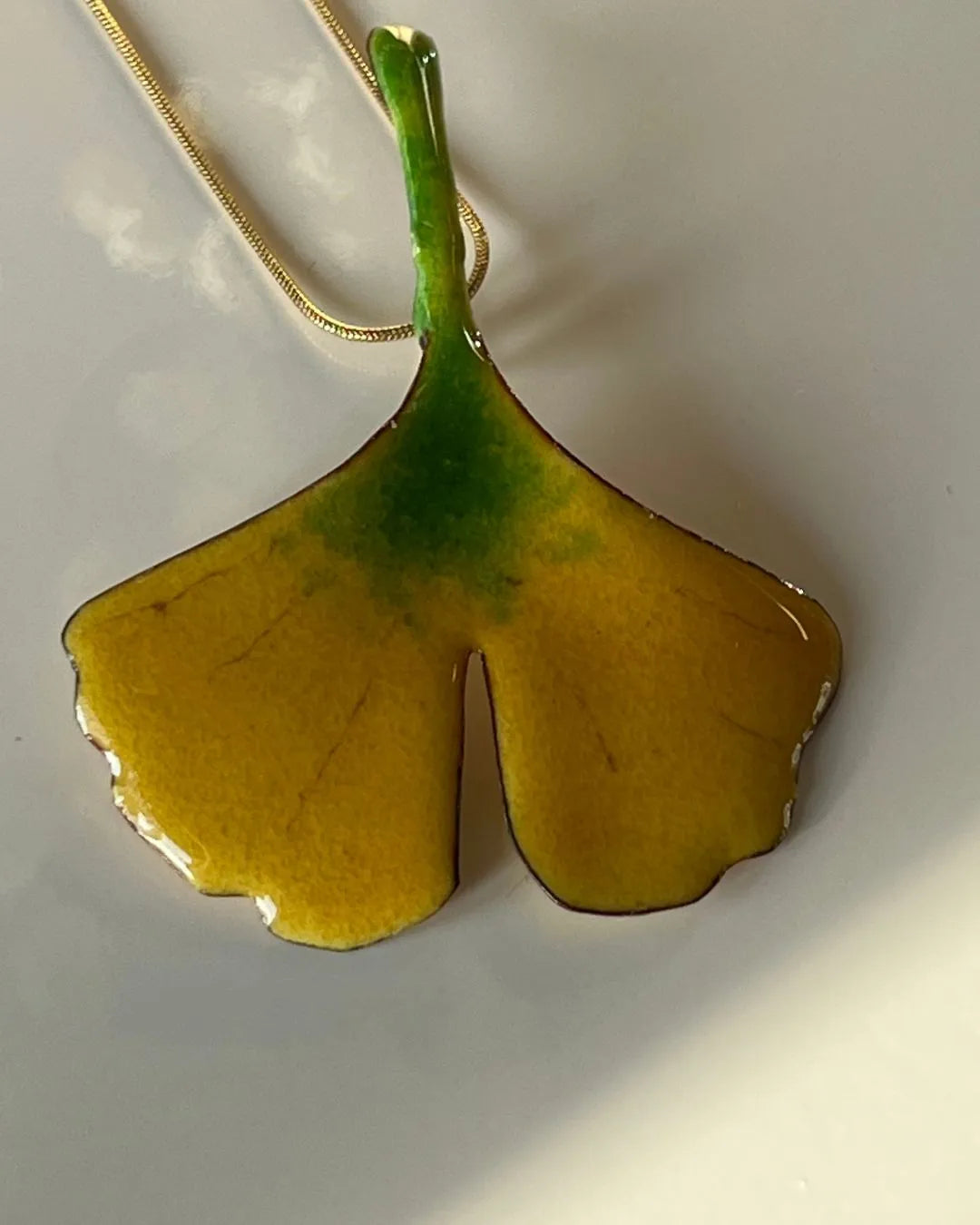 Ginkgo Kette mit Anhänger Kupfer emailliert Herbstfarbe