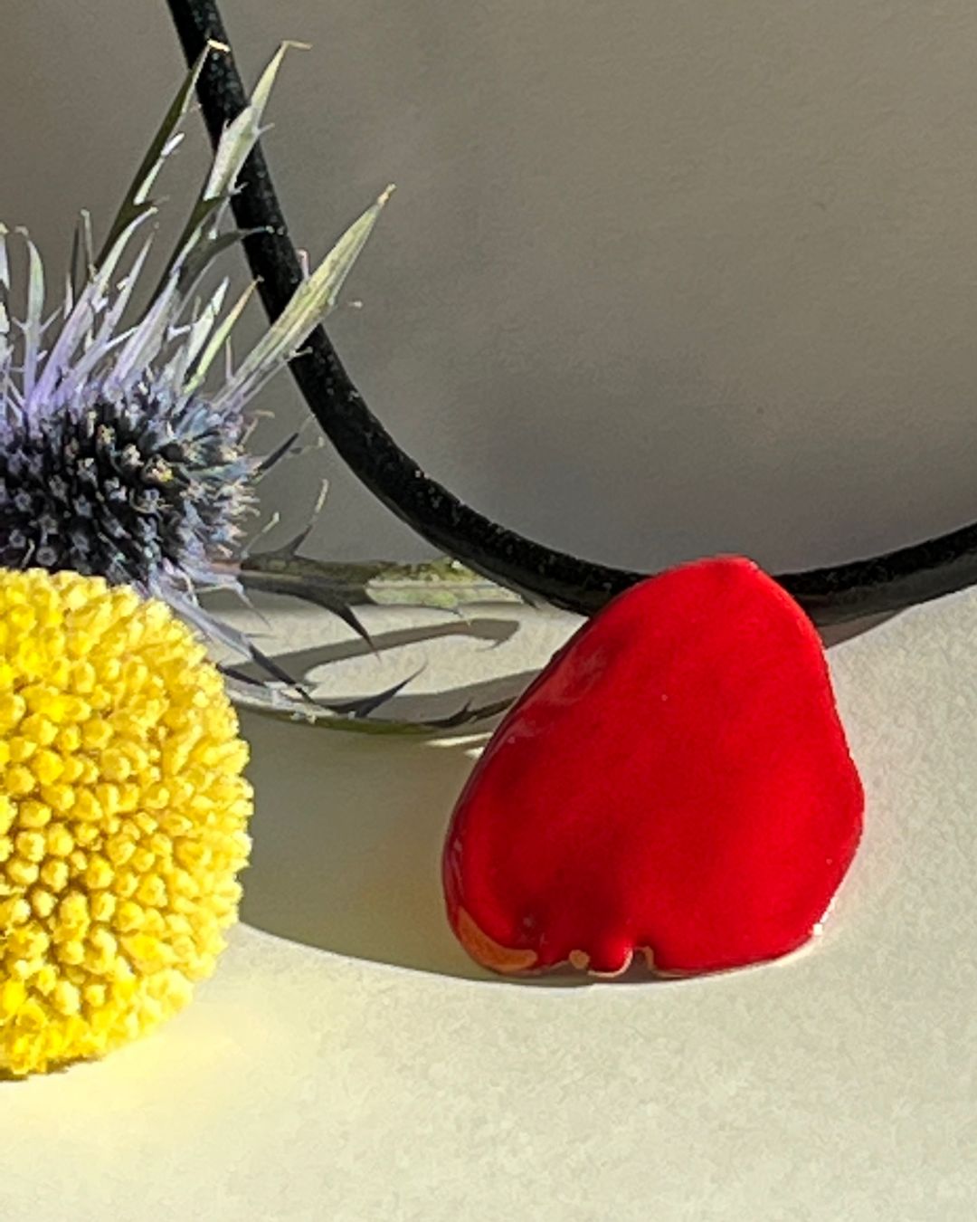 Anhänger Blütenblatt, Naturschmuck aus Kupfer emailliert