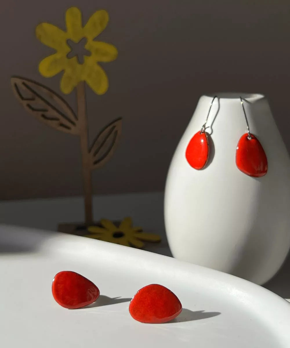 Rot Emaille-Ohrringe, Ohranhänger und Ohrstecker in gleiche Farbe 