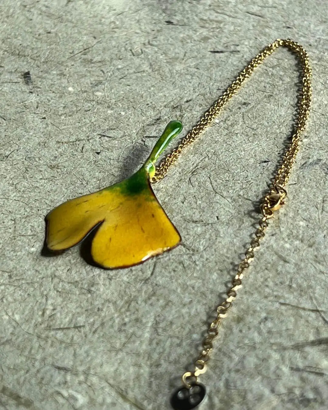 Ginkgo-Halskette Herbstzauber: Ein botanisches Schmuckstück für den Herbst aus der Karoline Luise Kollektion, mit feine Kette 