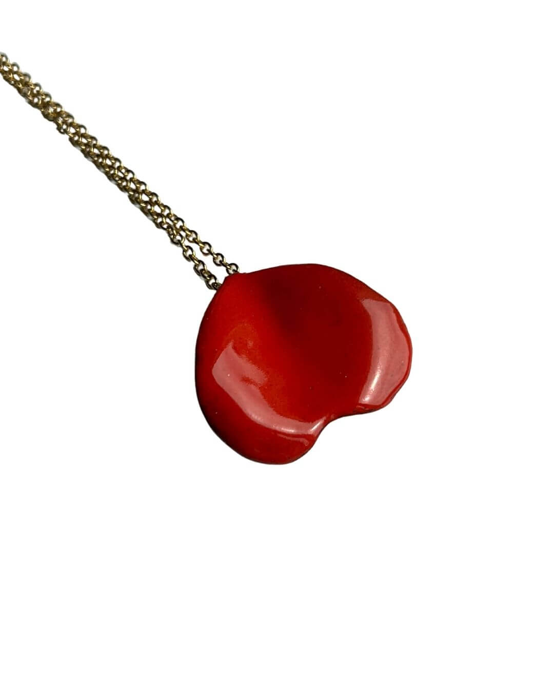 Handgefertigtes Rosenblatt-Schmuckstück für Blumenliebhaber. Pendentif mit vergoldeter Edelstahlkette. 