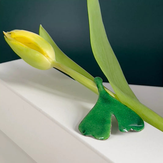 Blatt-Anhänger grün, schmuck emailliert. 