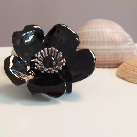 Emaille Brosche schwarze Rose