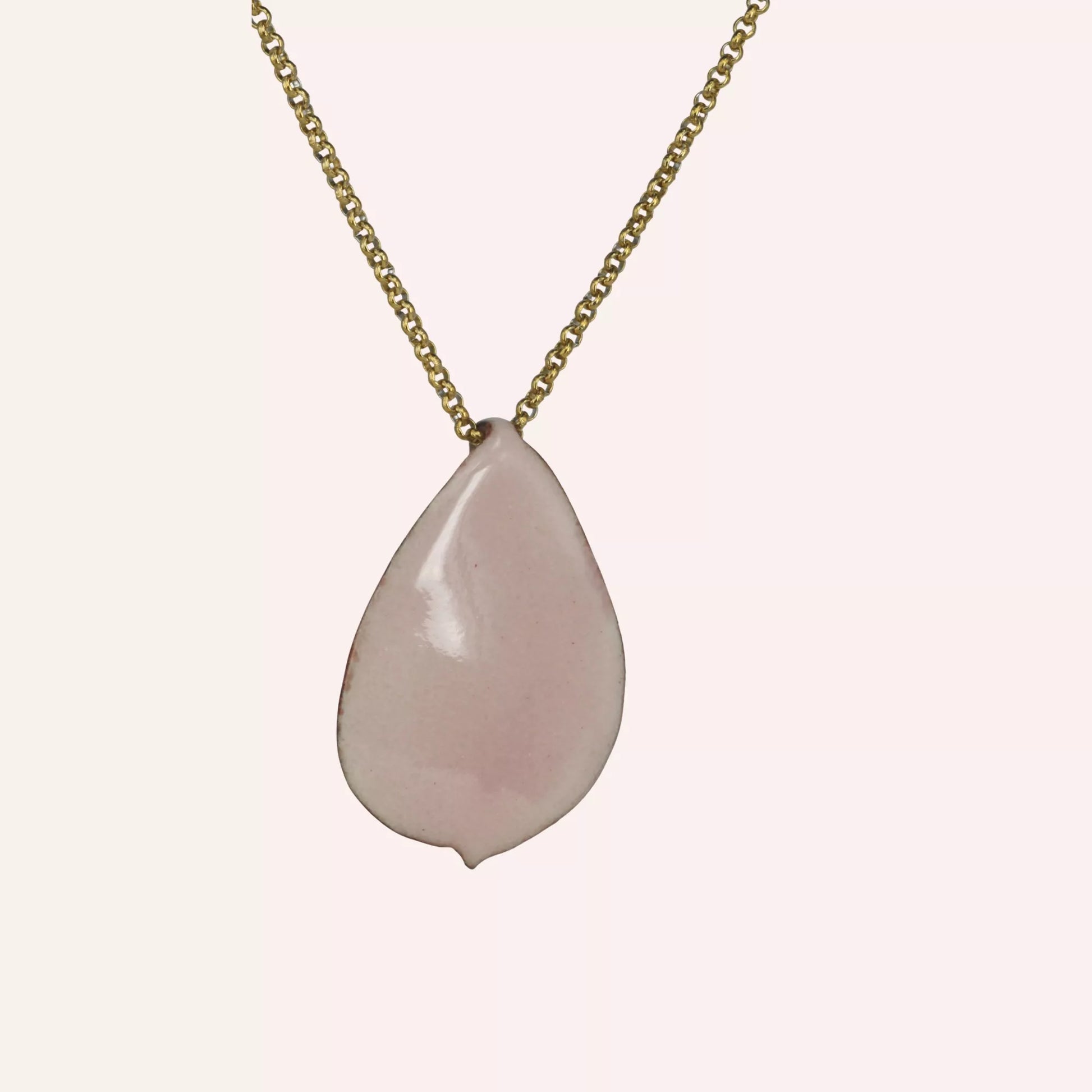 Anhänger Emaille rosa pudrig nach echtem Rosenblütenblatt, mit Kette für Damen