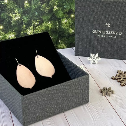 Boucles d'oreilles pétales de rose en émail rose, faites main